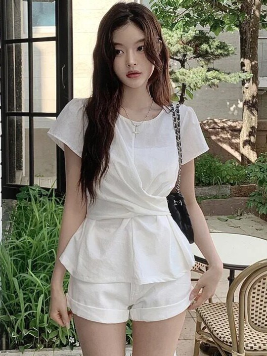Street Fashion In Korea - Fashionable Chic Waist-Cinching Belted Simple Stylish